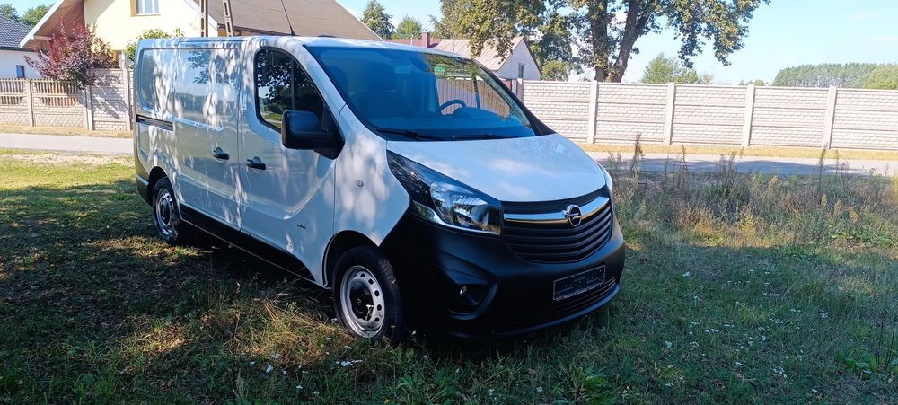 Opel Vivaro  1.6 CDTi Kamera Czujniki Hak