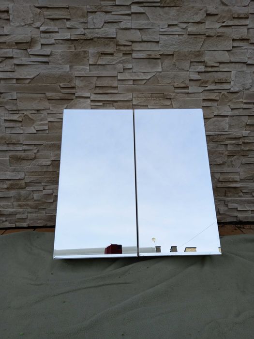 Apteczka łazienkowa / szafka wiszaca z lustrem