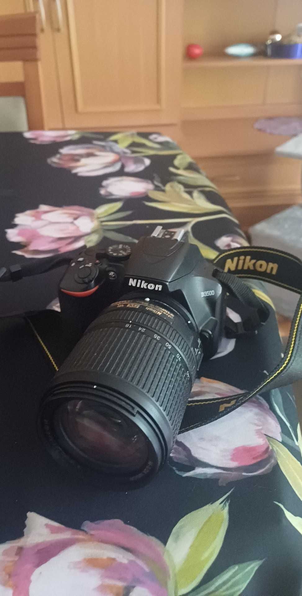 Nikon d3500 z obiektywem NIKKOR LENS Af-S DX NIKKOR 18-140mm f/3.5-5.6