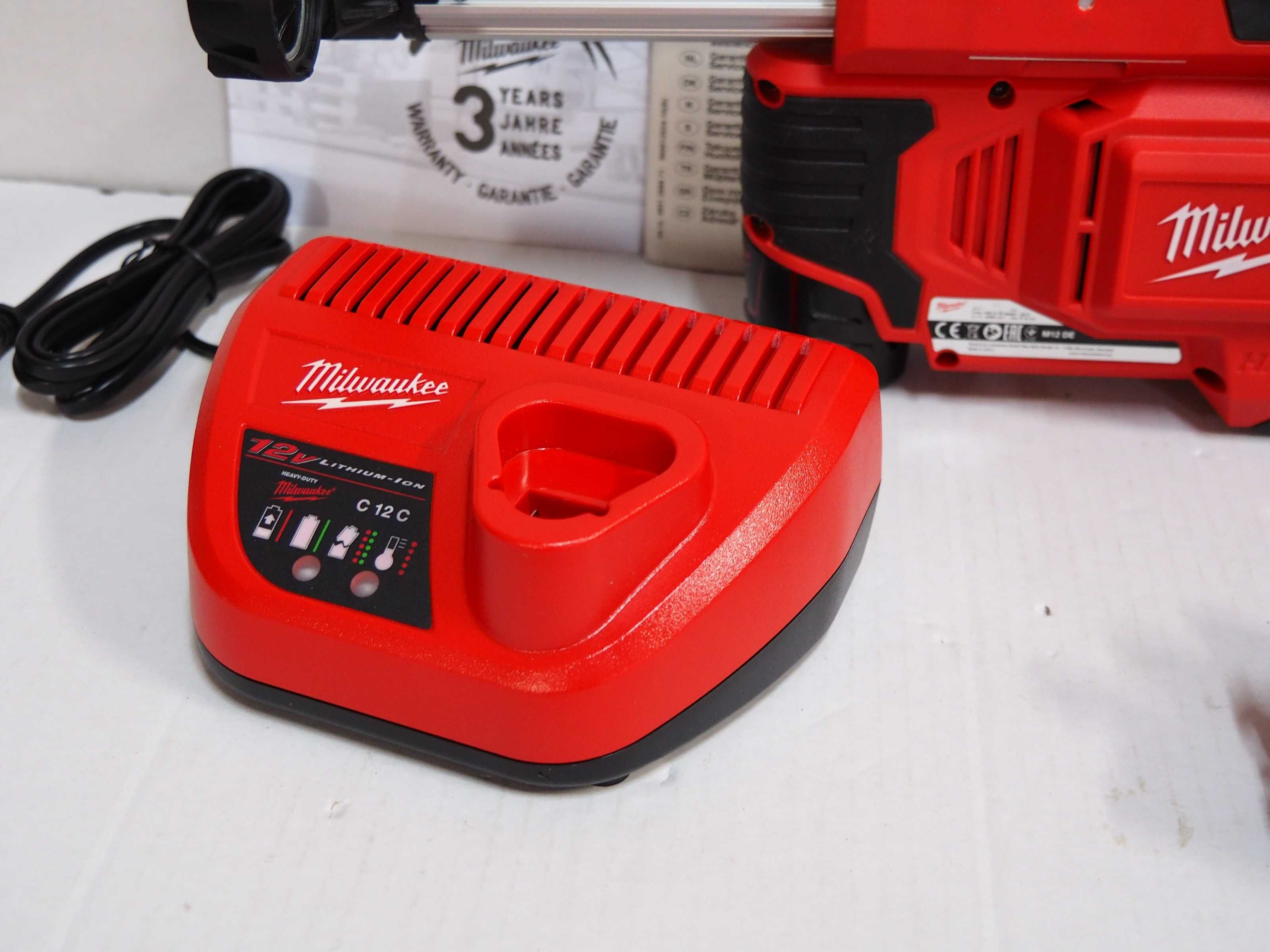 Odsysacz MILWAUKEE M12 DE odkurzacz do młotowiertarka 12v ladowarka