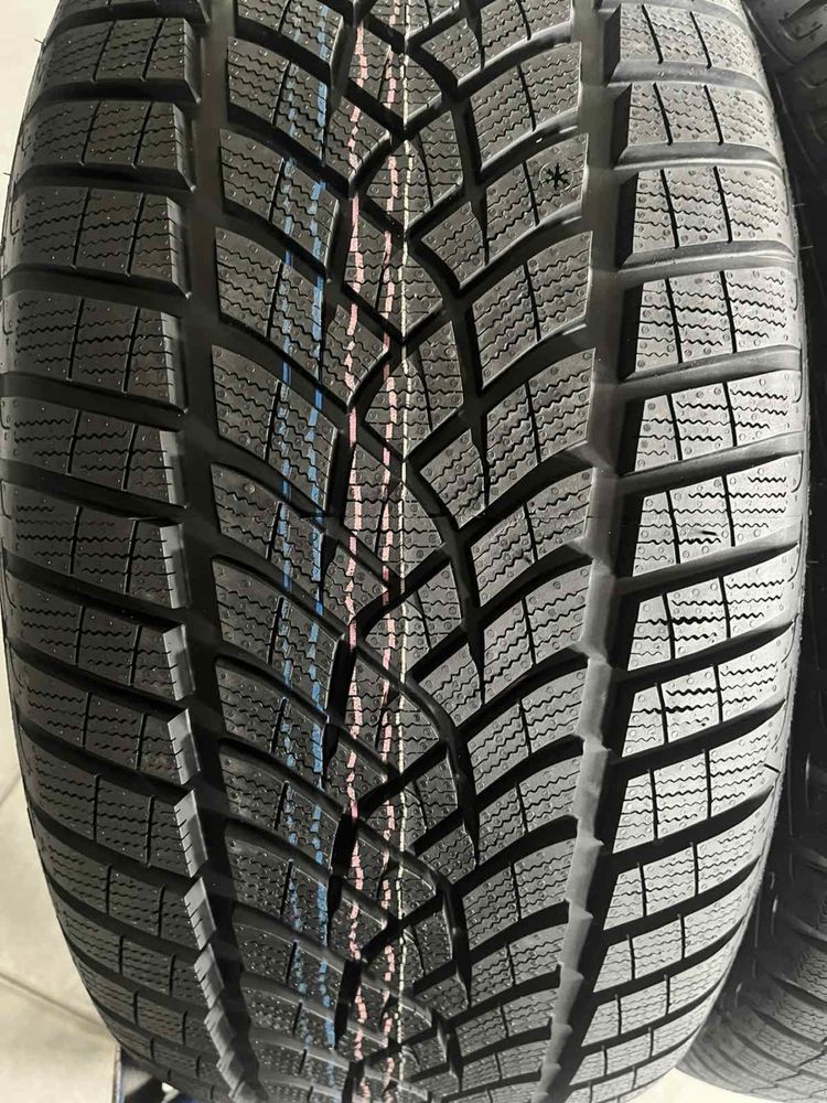 265/45/20 R20 Goodyear Ultra Grip  Ice2+ 4шт нові зима