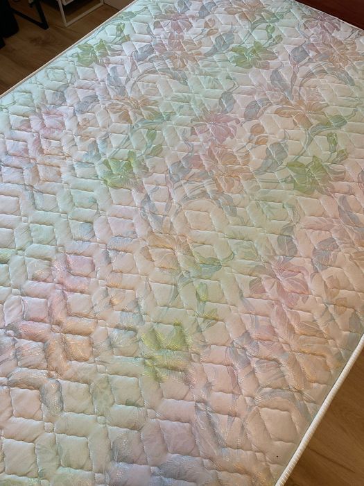 Cama casal praticamente nova