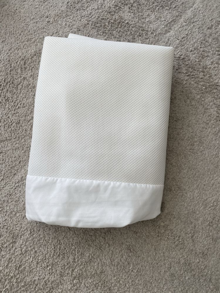 Berço IKEA com colchão e vários acessórios