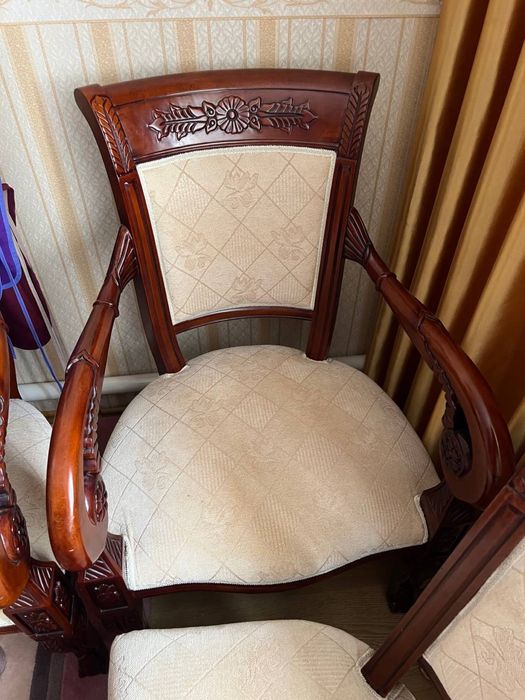 Стол ручной работы для гостиной + стулья