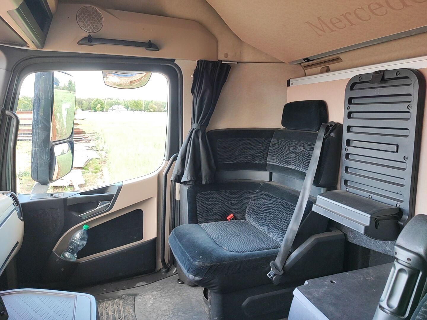 Mercedes Actros 1833 laweta pomoc drogowa najazd platforma Man Scania