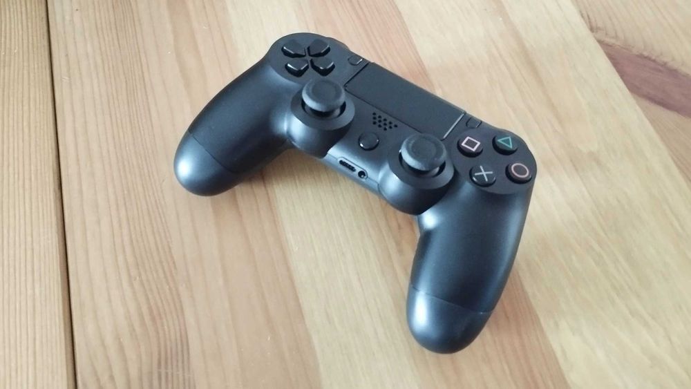 NOVA - PlayStation 4 1TB + Comando + Cabos - [Firmware 12.52]