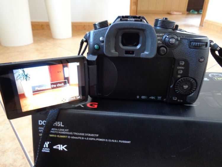 Panasonic Lumix DC-GH5L + LEICA 12-60mm F2.8-4 POWER O.I.S. + lampa
