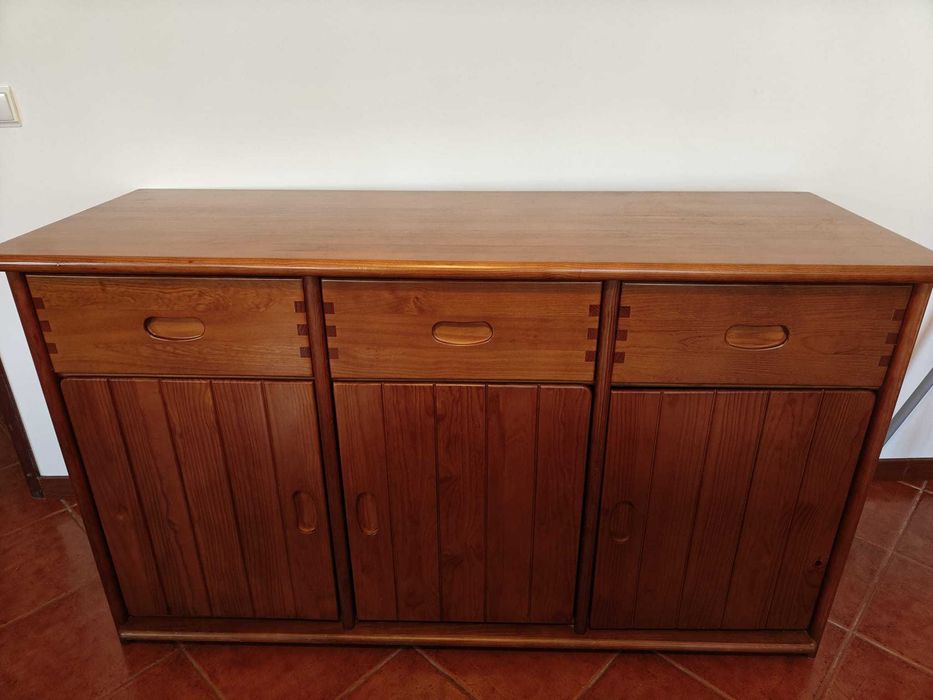 Aparador / Armário de Cozinha em Pinho Maciça – Excelente Estado