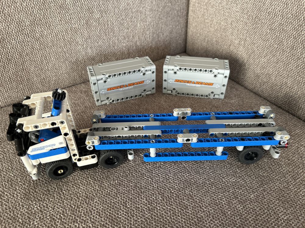 Lego Technic 42062, Plac przeładunkowy