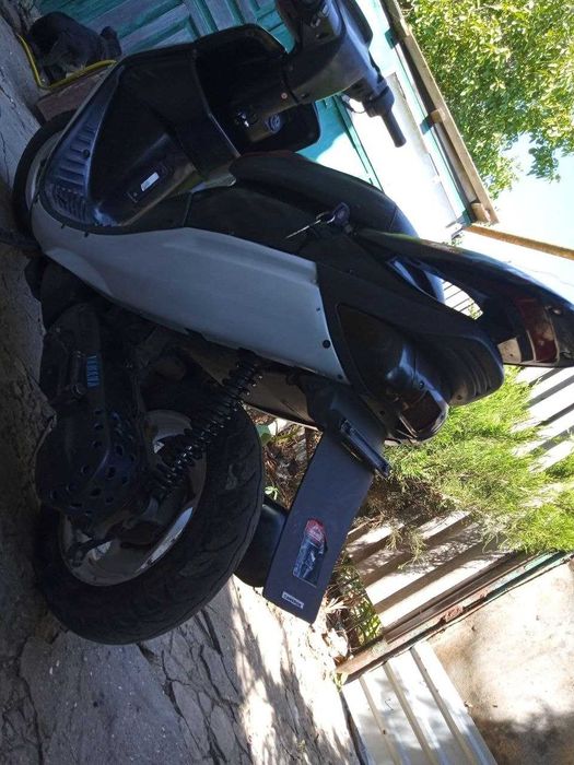 Yamaha super jog zr , валить на заднем ,кататься до тёлочек :D