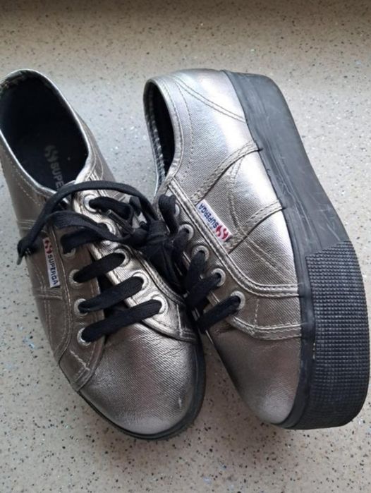 Взутя жіноче,кеди