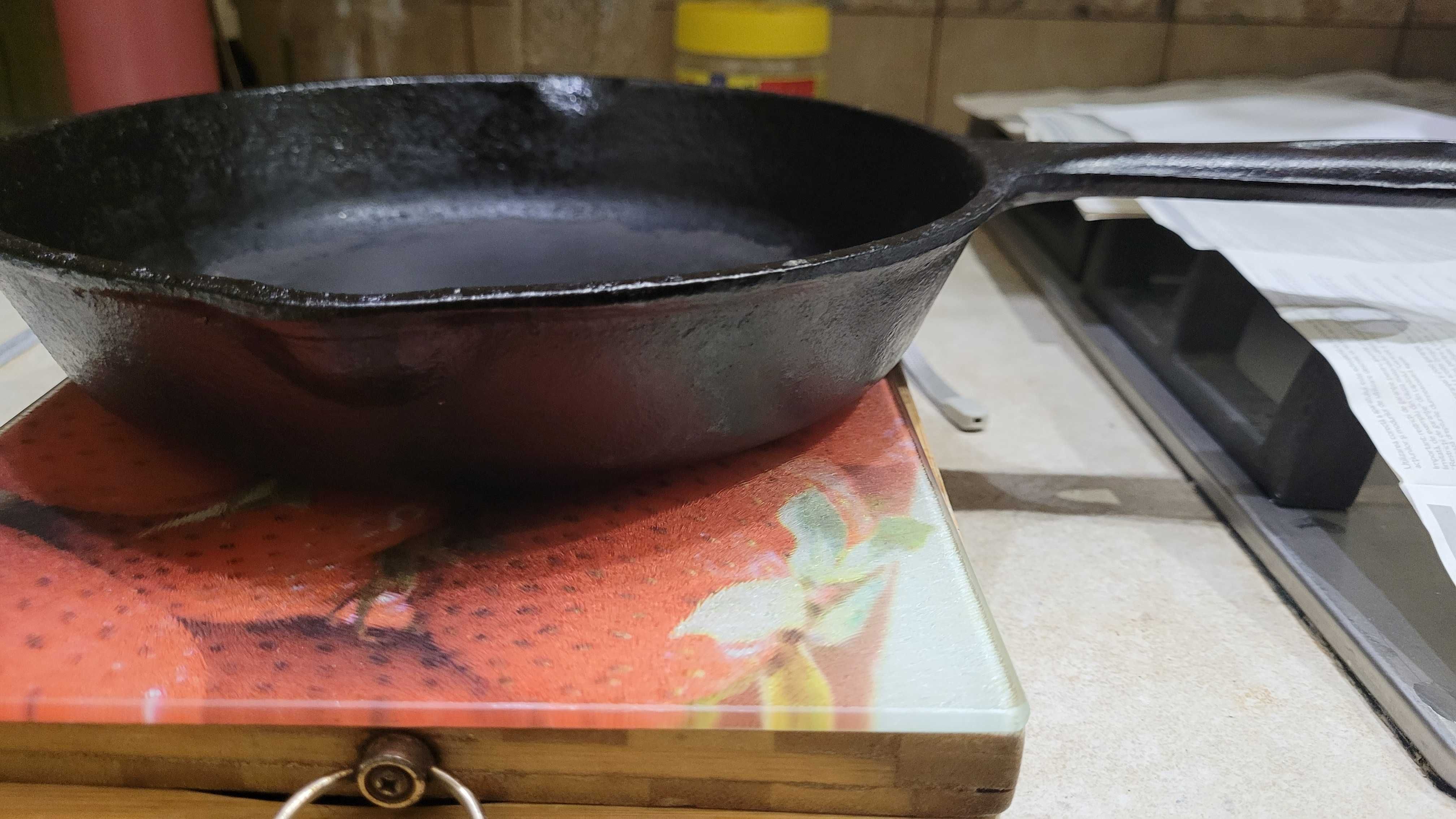 Сковорідка чавунна 24 см