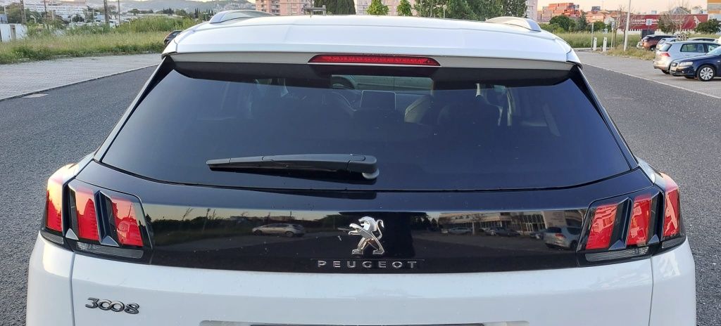Oportunidade:  Peugeot 3008 apenas 52.500 km