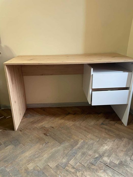 Do sprzedania biurko składające się z dwóch kaset.