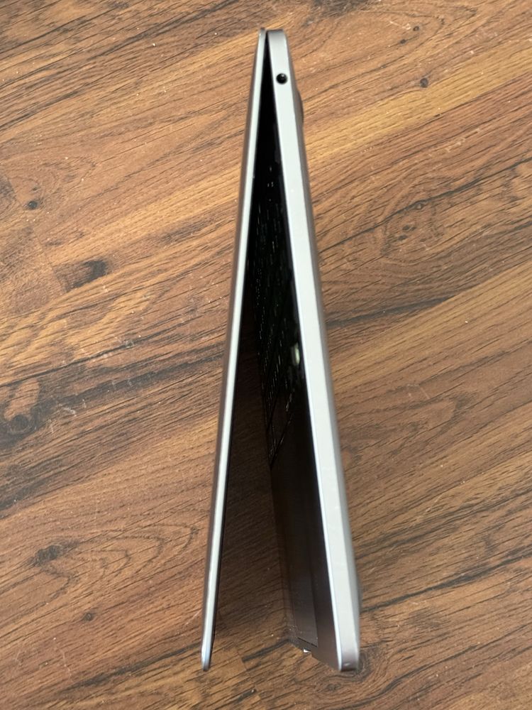 Macbook Pro 13 2020r, 8/256GB, bez blokad, komplet