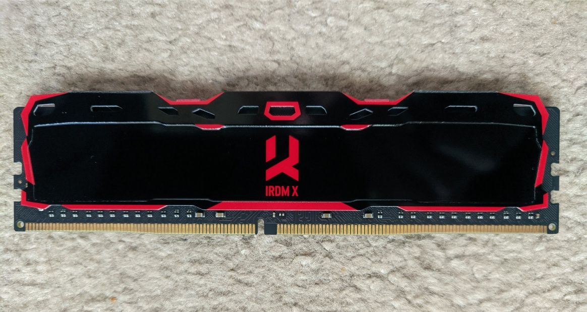 Оперативная память GoodRam IRDM X DDR4 16Гб.