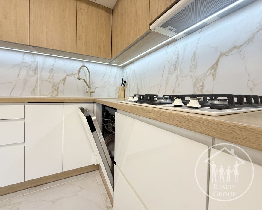 Продам будинок в ближньому центрі!Високий замок!Знесіння!