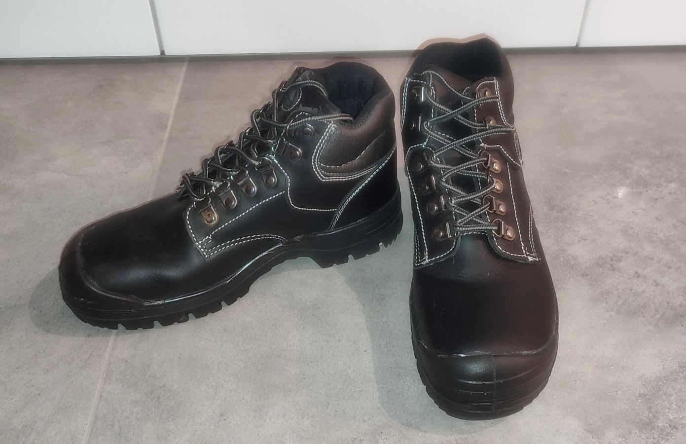 Buty robocze Bata r. 39 / 24,7 cm skóra blacha