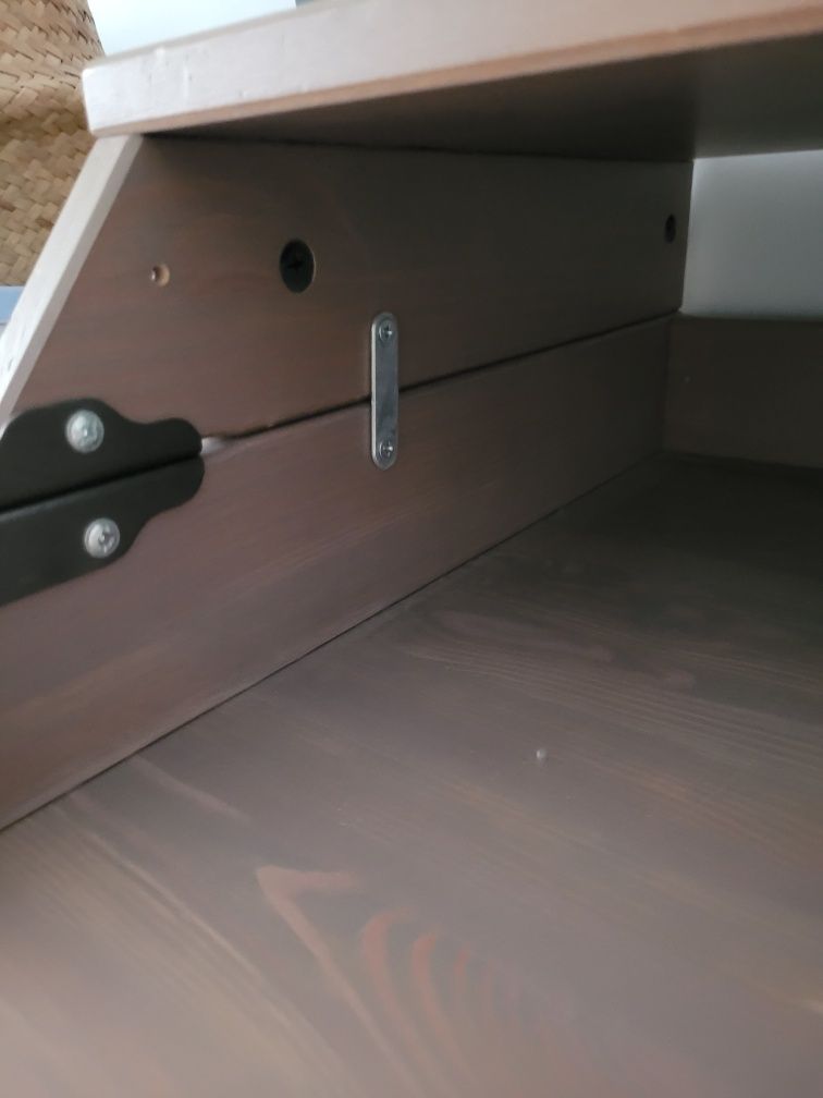 Komoda Sundvik Ikea. Szarobrązowa. Uszkodzenie przewijaka.