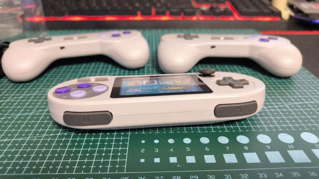 Konsola przenośna, emulator GameBoy, itp.