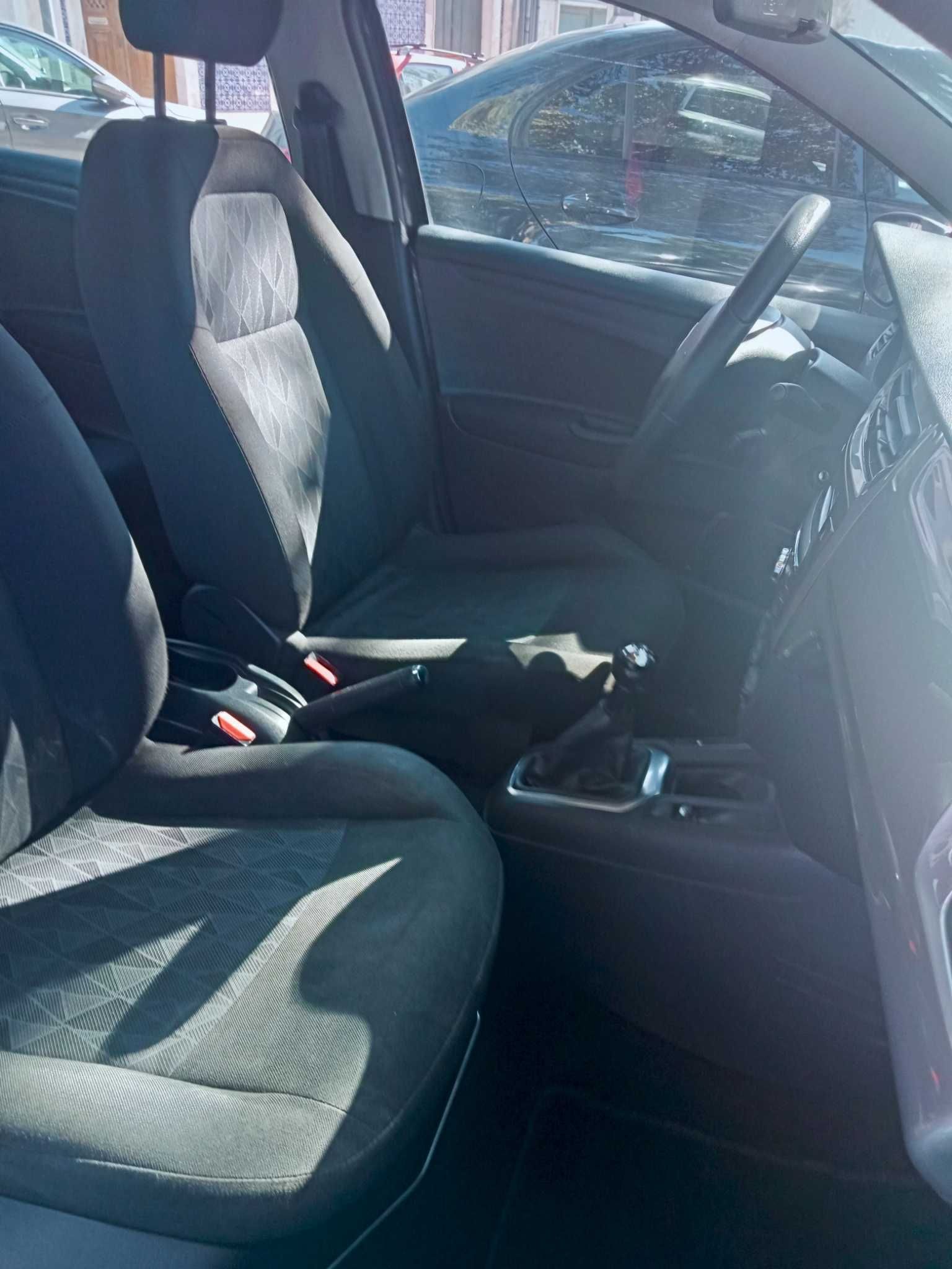 Citroën C-Elysée econômico, espaçoso, confiável, oportunidade única!
