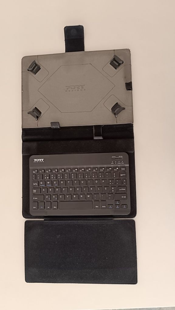 Capa com Teclado para  iPad e tablets 9" e 10.1"