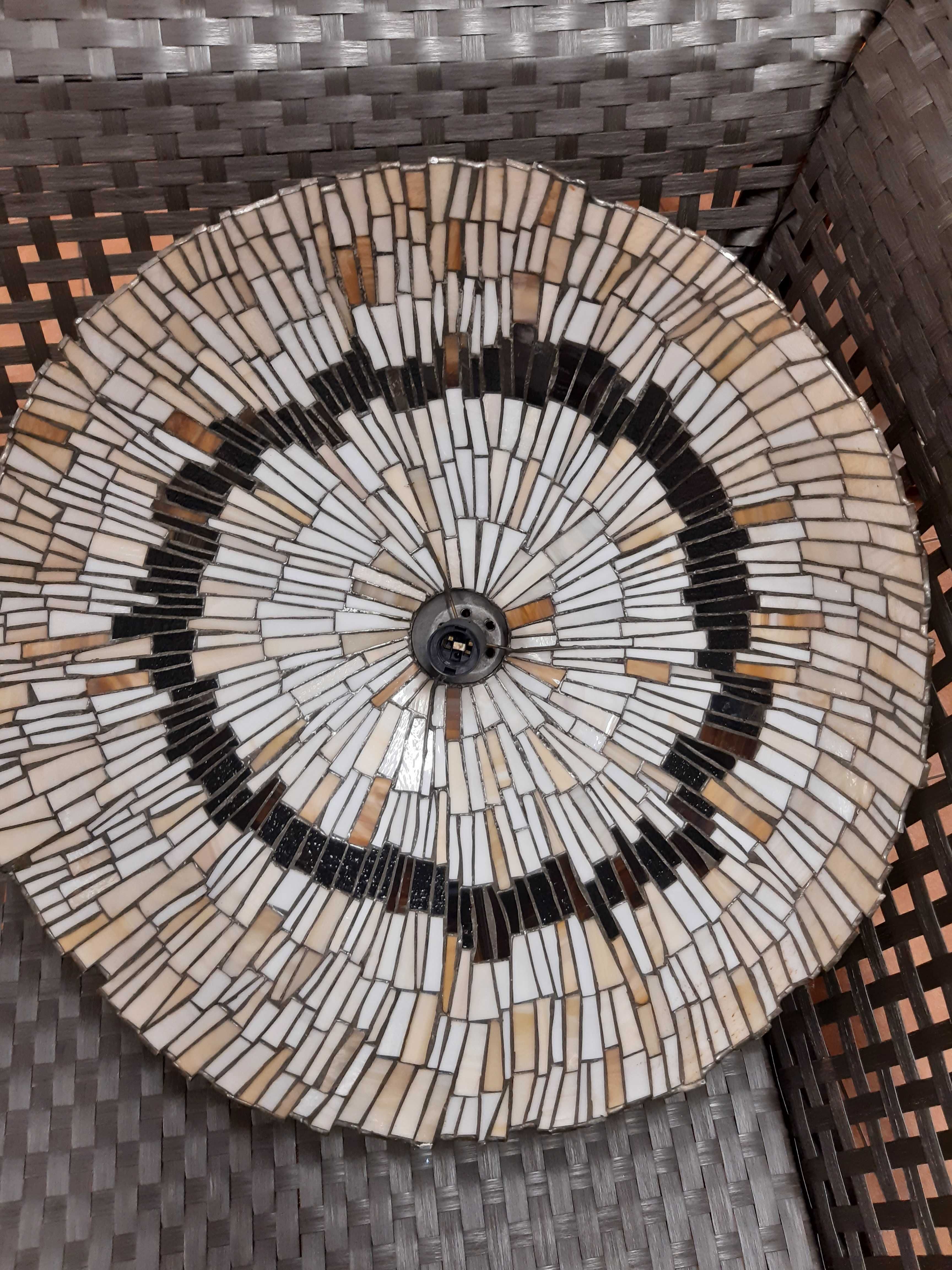Lampa ręcznie robiona z witraży
