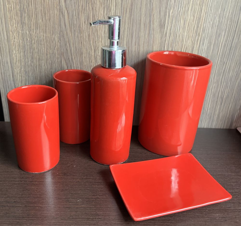 Zestaw łazienkowy Coral Red. Ceramiczny.