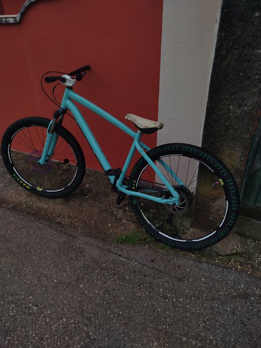 Bicicleta para whelling ou estrada