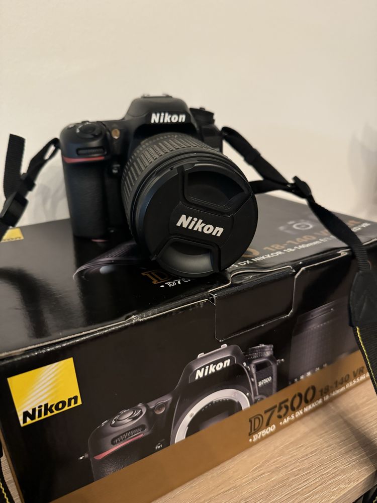 Nikon D7500 z pudełkiem i ładowarką