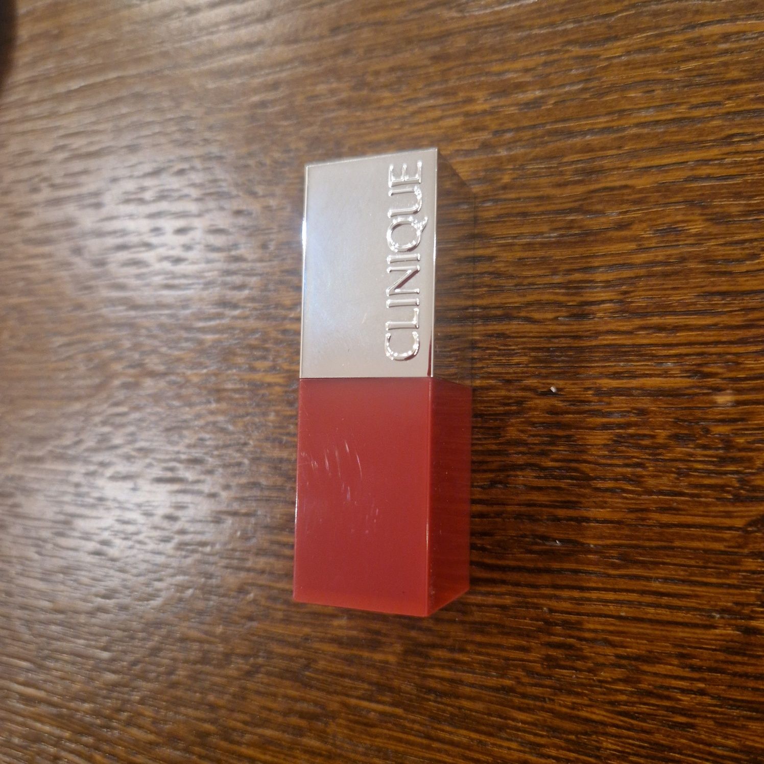 Pomadka Clinique Pop Lip Colour + Primer w kolorze Love Pop
Nowa, nie