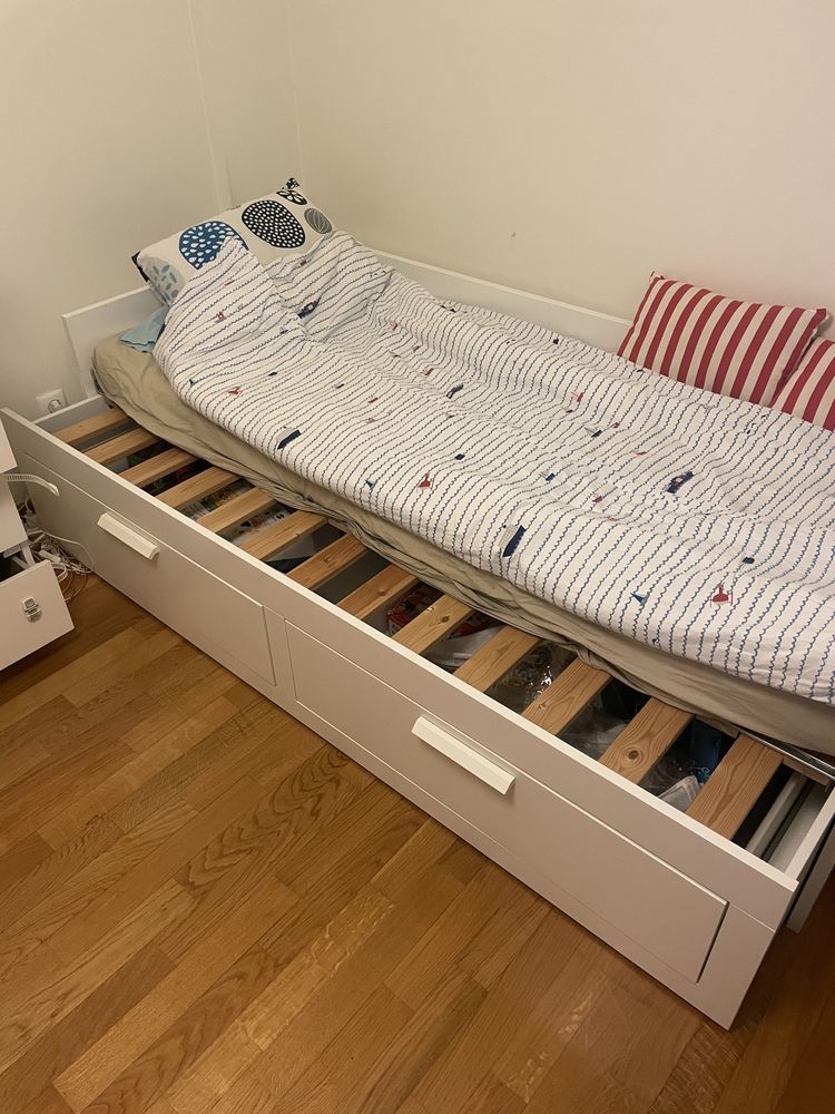 Cama Ikea extensivel Brimnes Solteiro Casal