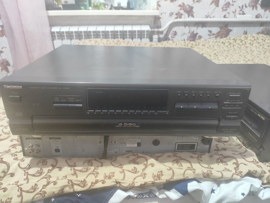 CD-програвач Technics SL-PD687 на 5 дисків