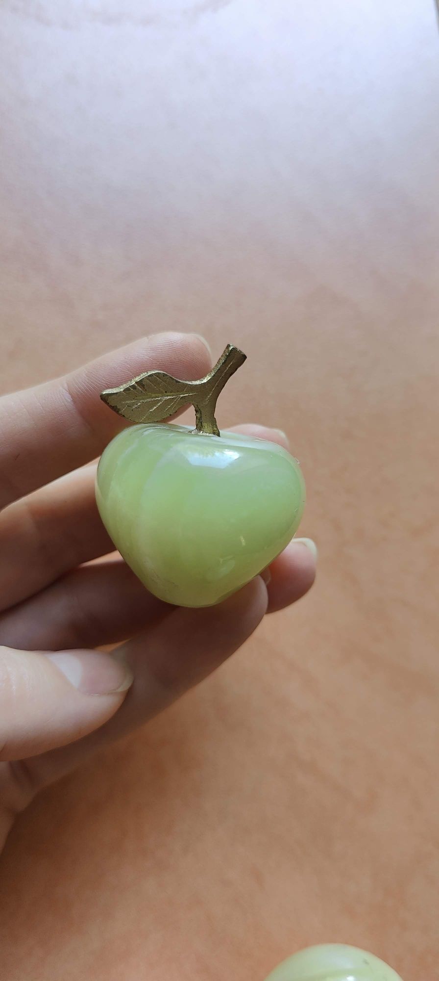 Продам изделие яблоки из оникса