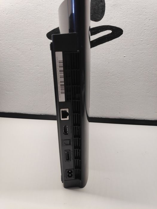 Consola PlayStation 3 (PS3) +2 comandos + jogo + 500Gb