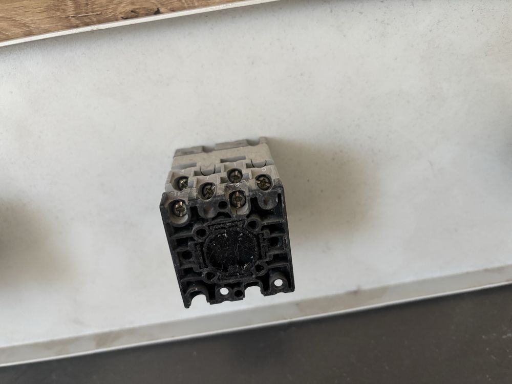 Osłona metalowa Legrand XL3 150mm oraz z przełącznikami LegraND XL3