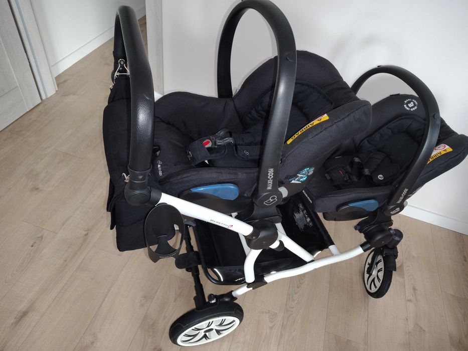 Stelaż BEBETTO  z fotelikami Maxi Cosi Citi i akcesoriami