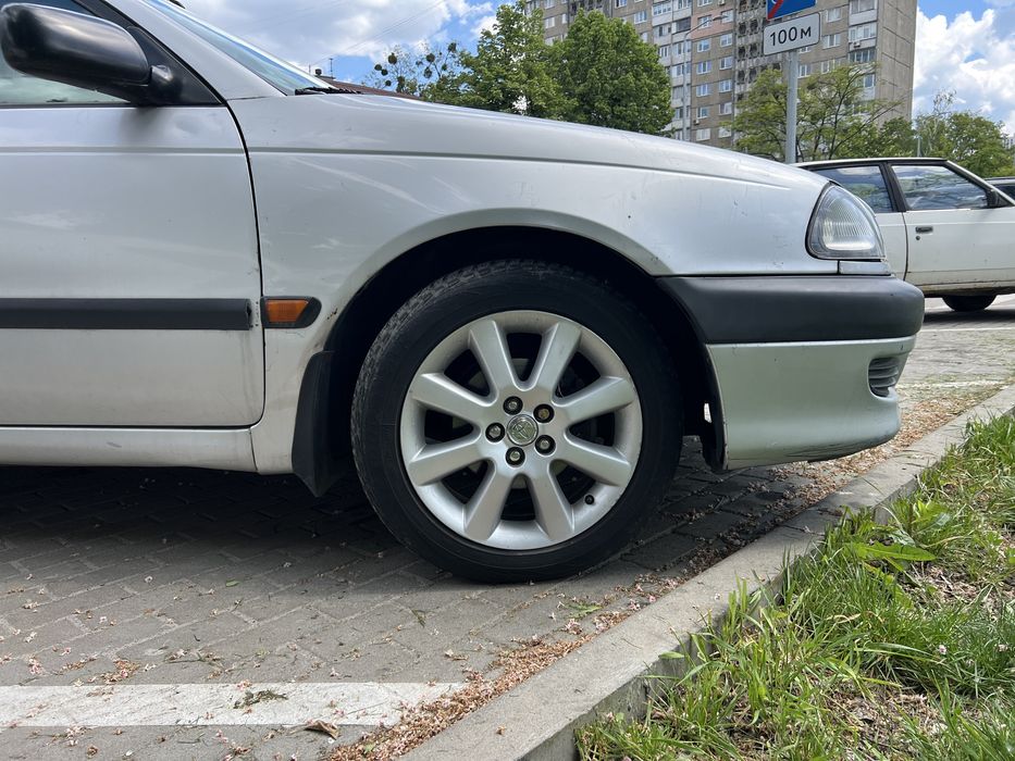 Toyota Avensis 1998 газ/бензин