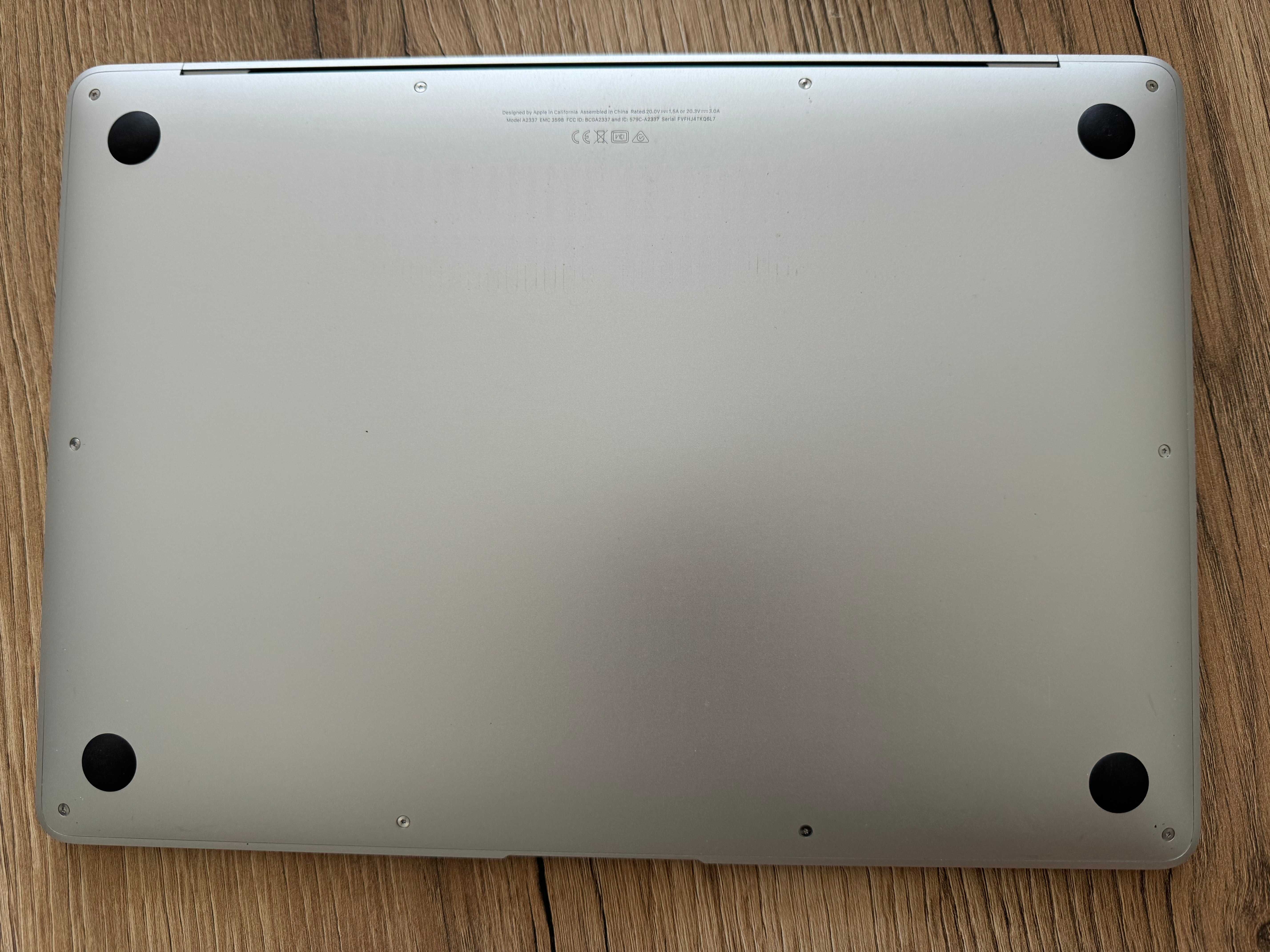 MacBook Air 13″ M1 8/256 GB + Чохол в подарунок