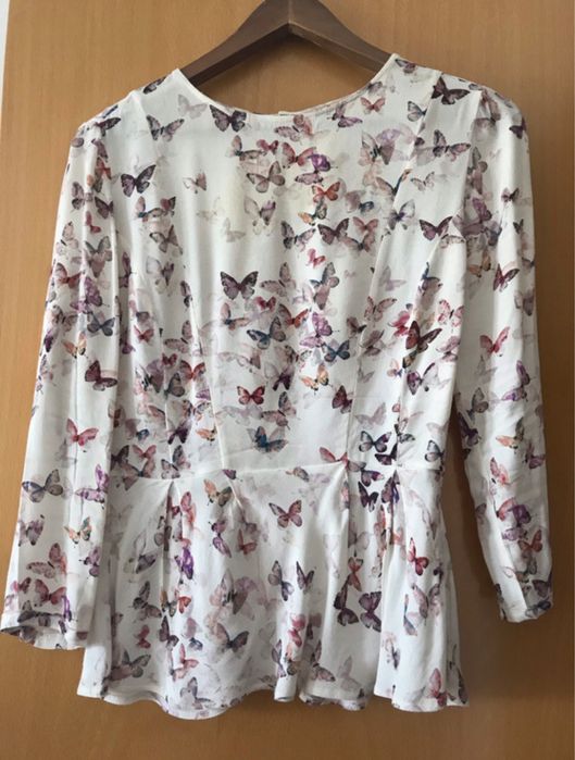 Blusa branca estamapda rosa