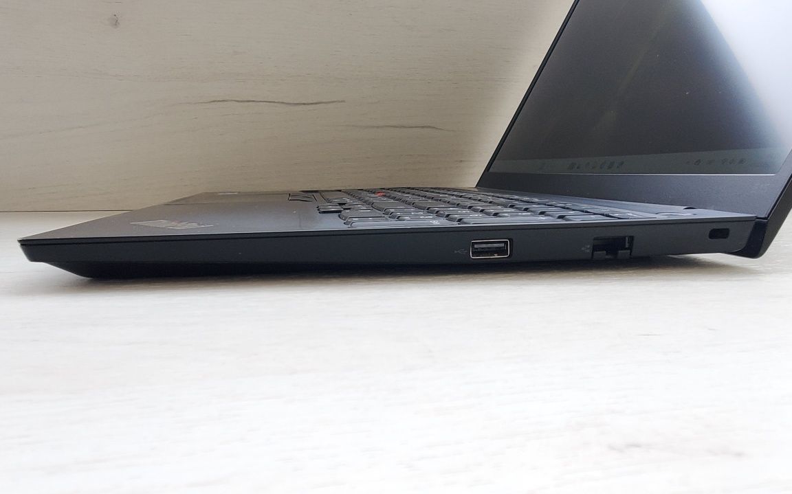 Lenovo Thinkpad E14 Gen2 8/265 GB Windows 11 FullHD IPS i5-1135G7 2021