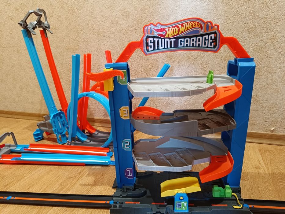 Гараж Хот вілс Hot wheels