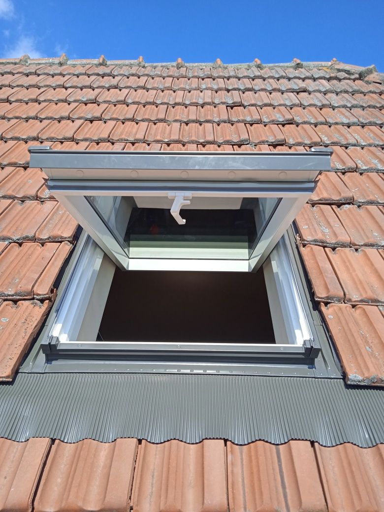 Montaż wymiana okien dachowych Fakro Velux Roto