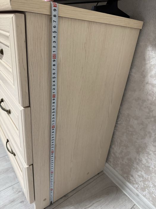 Комод та 2 приліжкові тумбочки в гарному стані