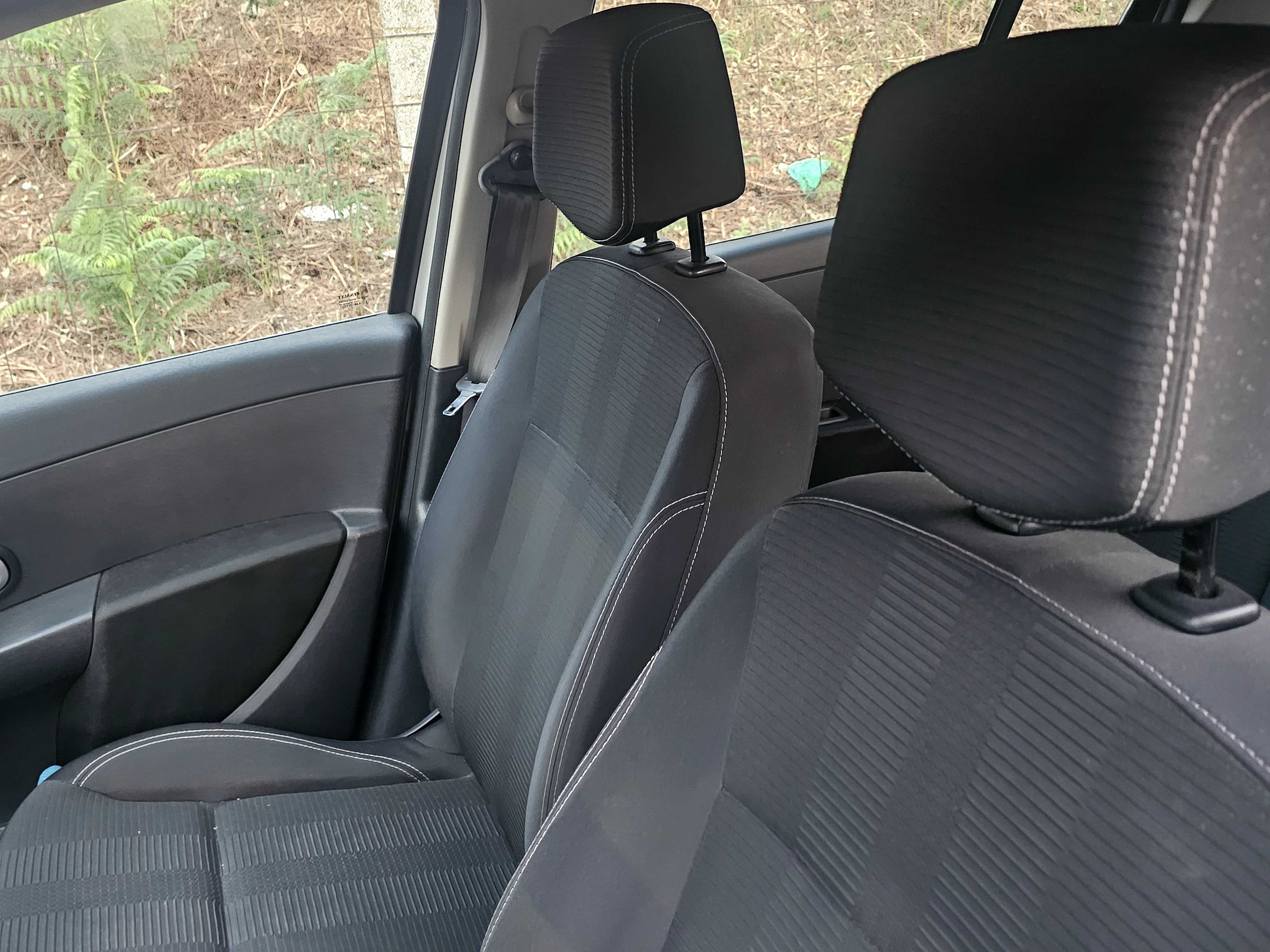 Carro 5* poucos klm pode levar o carro a marca e trazer mecanico!!