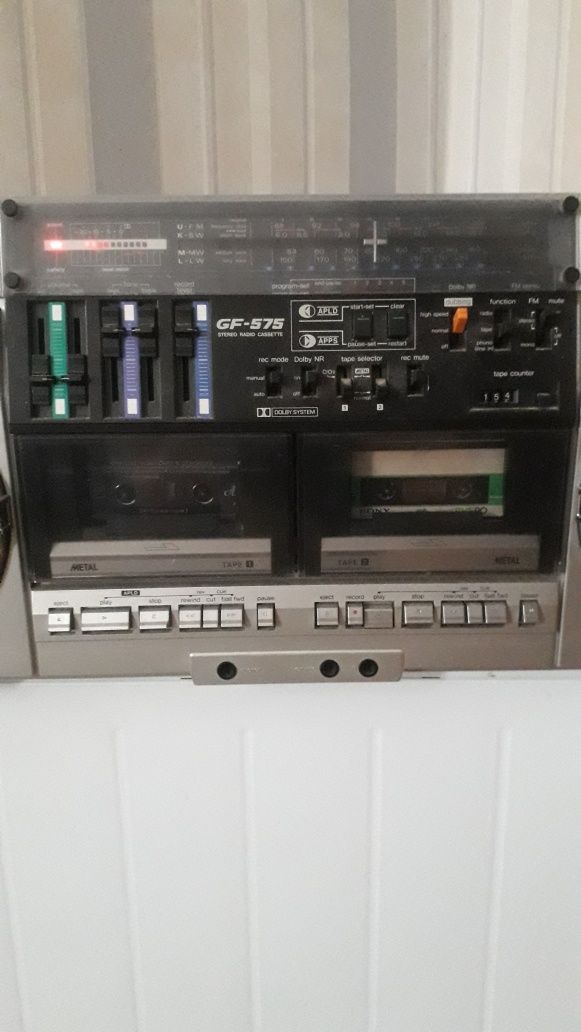 Sharp GF-575 1982 года.