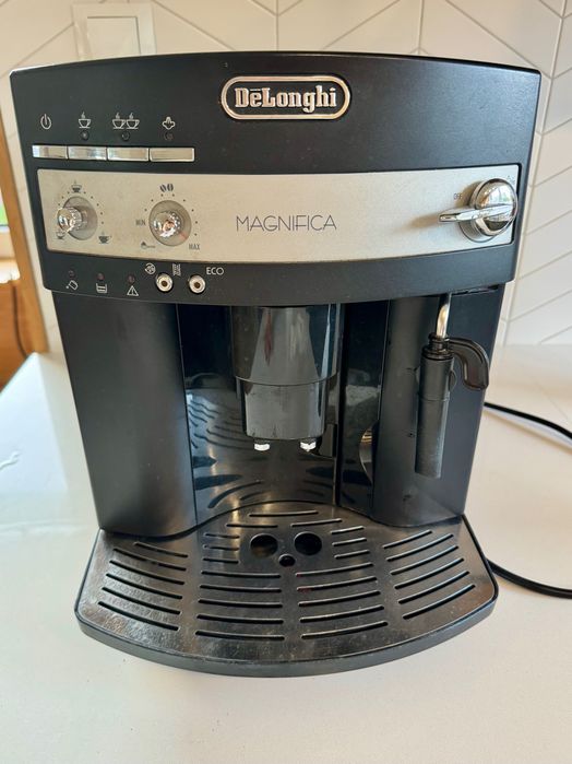 Ekspres ciśnieniowy Delonghi Esam 3000.B