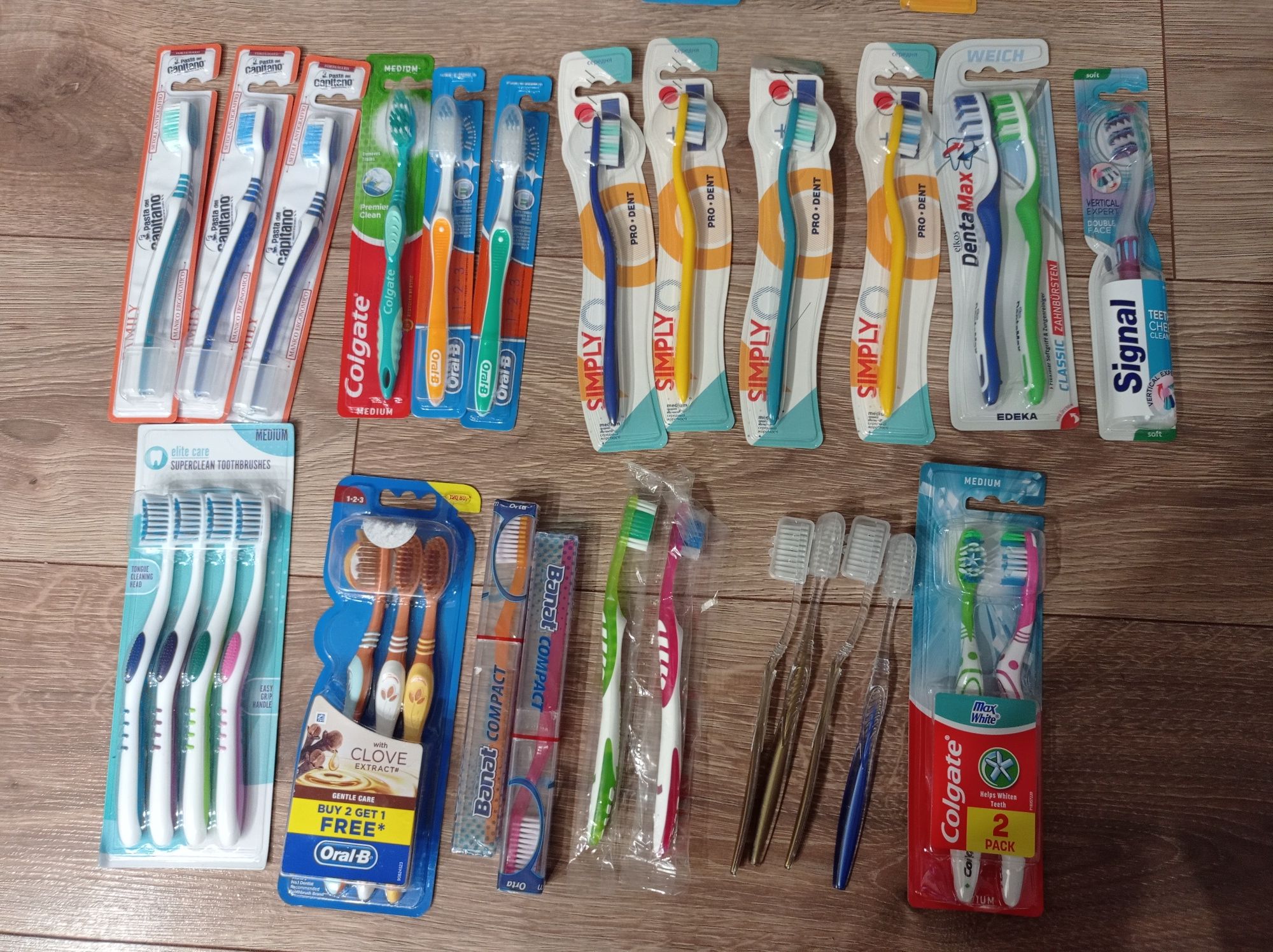 Зубные щётки в ассортименте