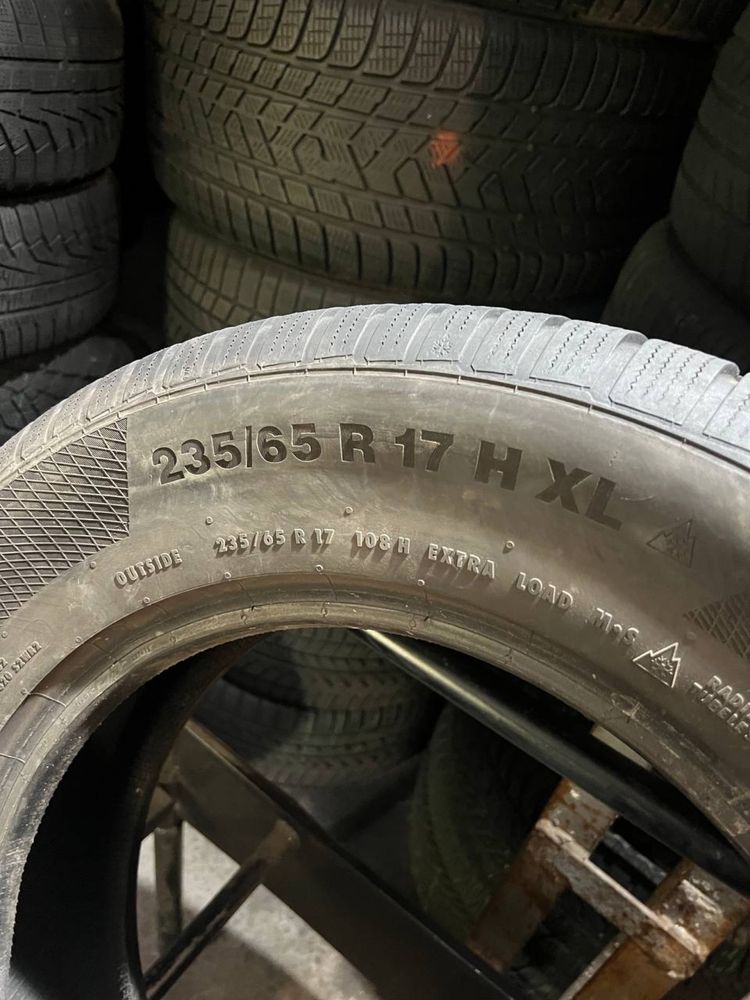 235/65/17 комплект зимних шин
