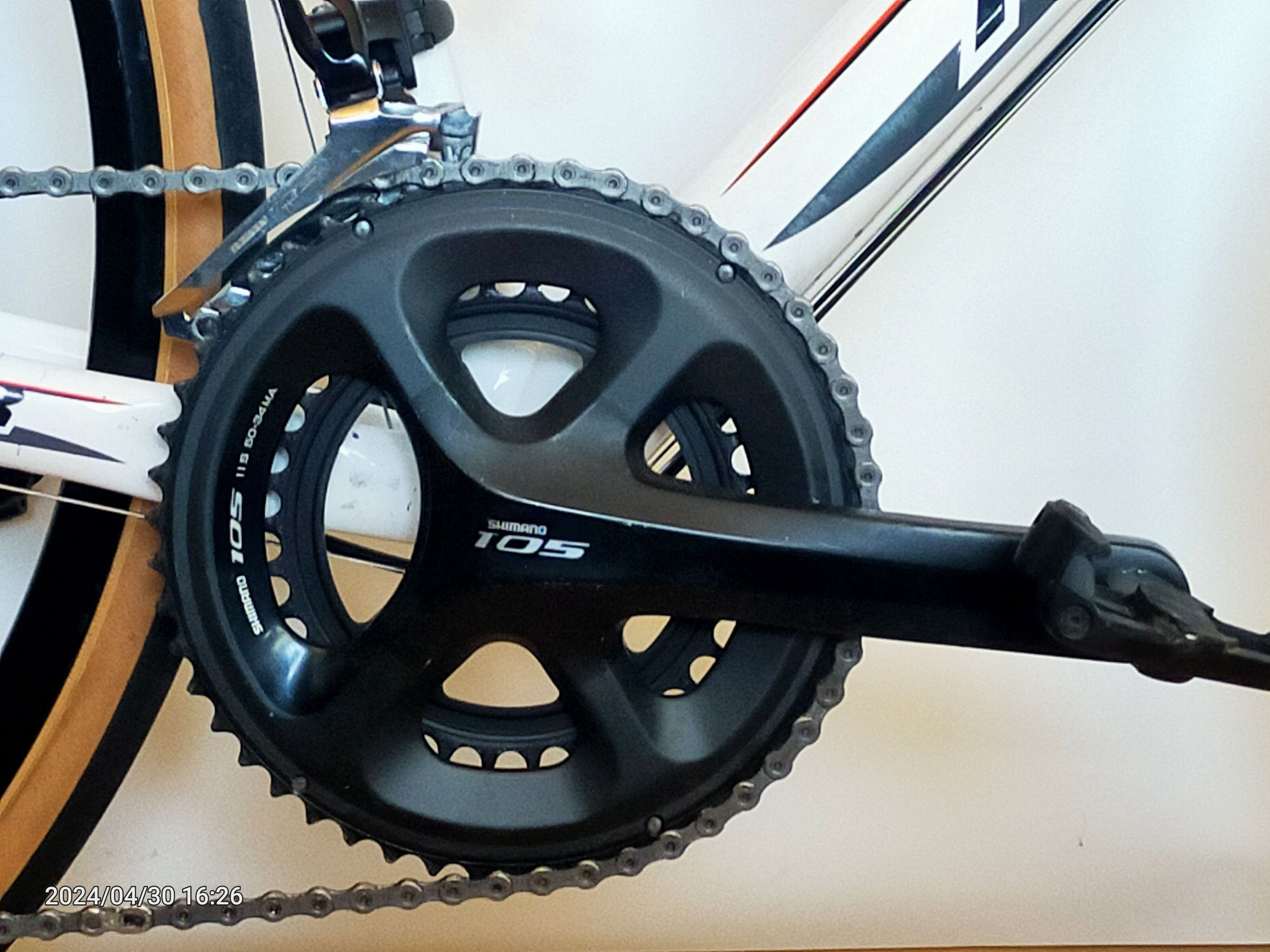 rower szosowy Author Aura 55 disc widelec karbon sztywna oś rozmiar 54